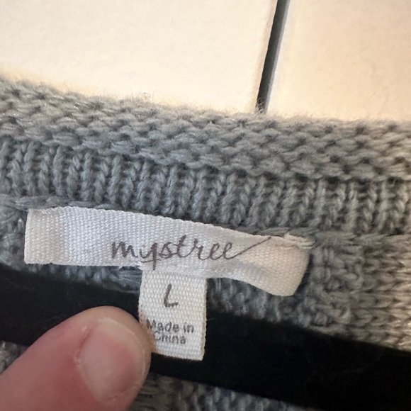 Mystree Sweater - Picture 3 of 5